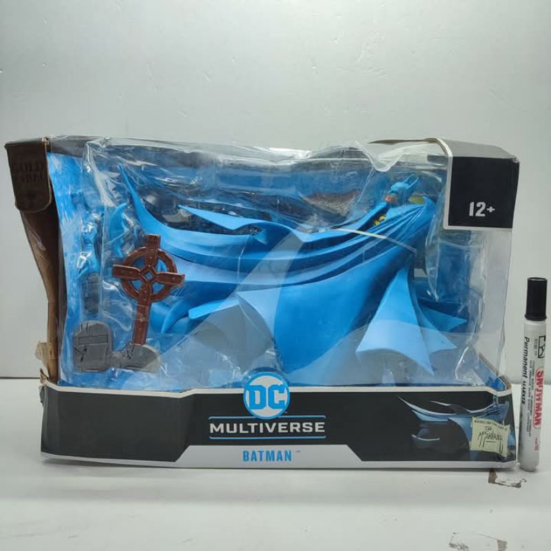 mainan action figure batman year two gold labelmcfarlane batman tinggi sekitar 7 inchdc multiverse
B
