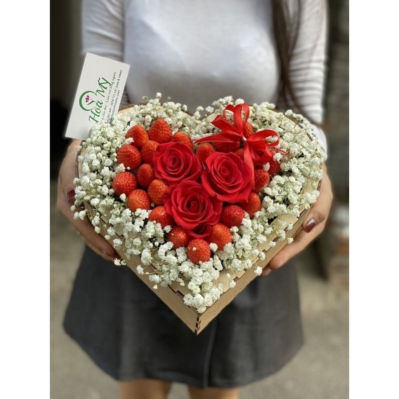 

strawberry in box bouquets bucket buket bloombox hampers seserahan siap pakai dan kirim kapan saja kemana saja fresh segar kekasih sahabats cuss order segera