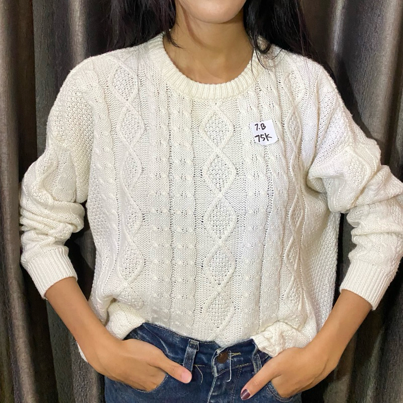 Sweater Rajut Putih Wanita