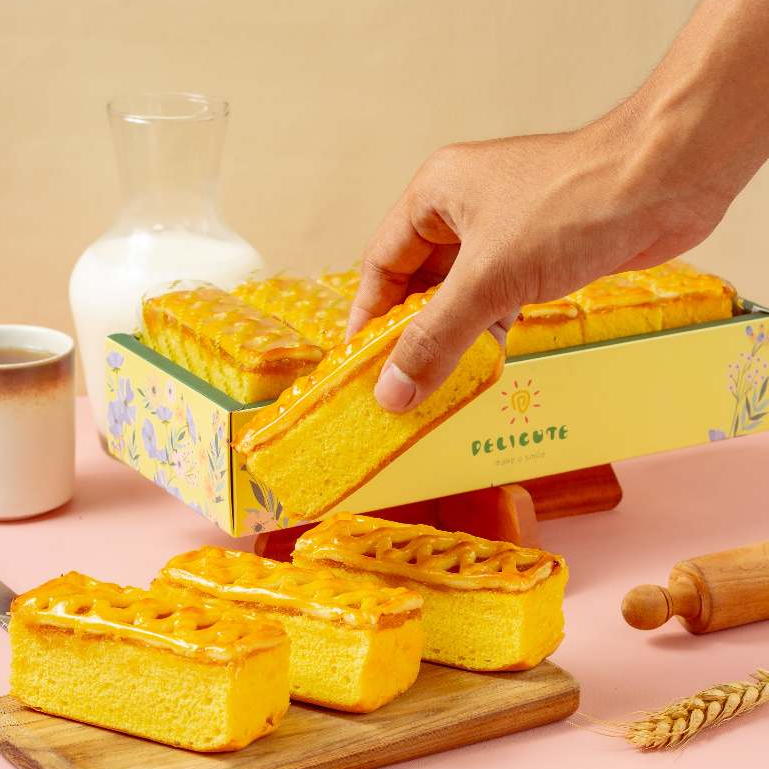 

BOLU SUTRA NANAS - BOLU DENGAN TOPING SELAI NANAS SEGAR DAN AKSEN KAIN SUTRA