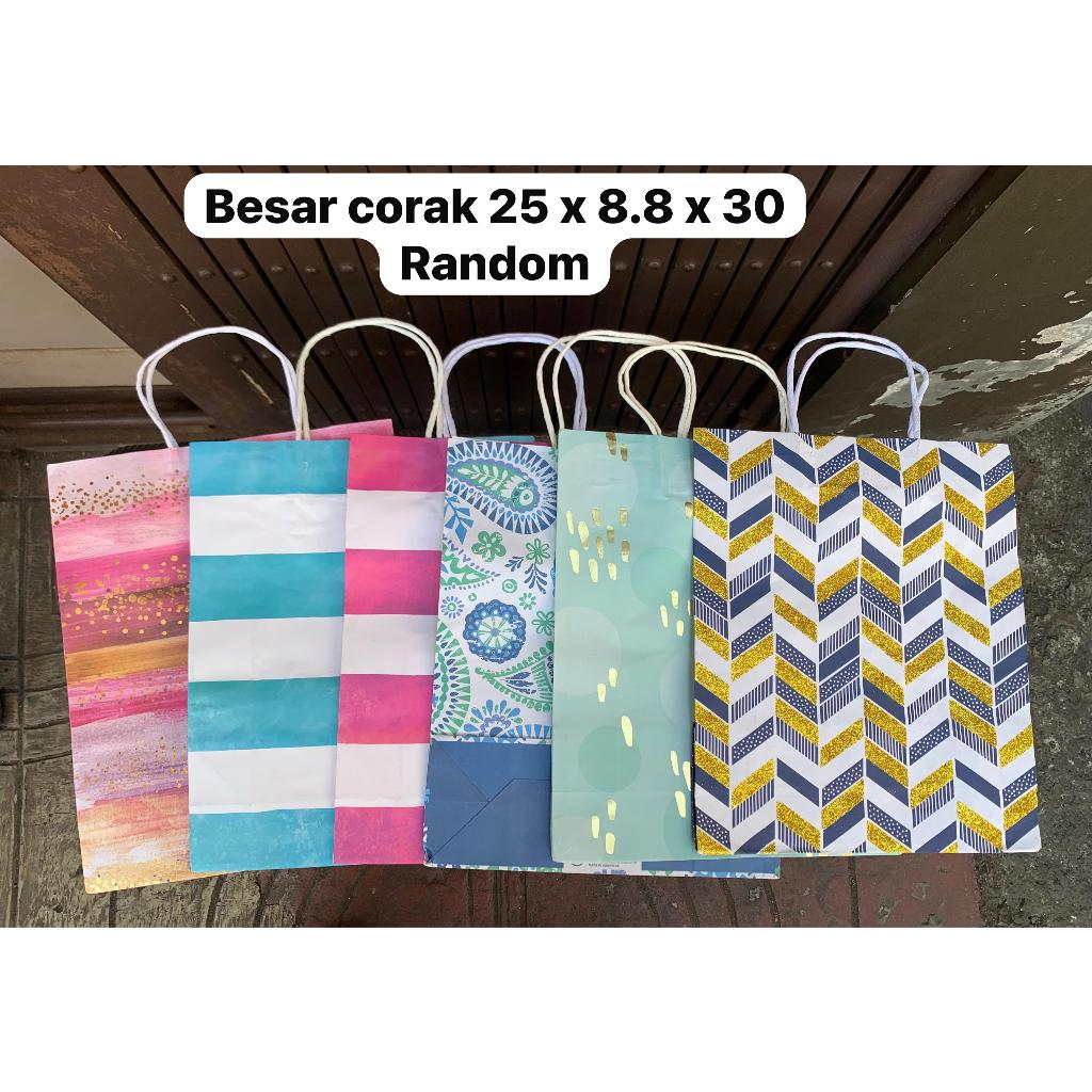 

shopping bag hampers souvenir ramah lingkungan ukuran sedang A4 ( 25 x 8.8 x 30 cm ) kertas polos/ glitter satuan sisa export ke usa RANDOM CORAK YA HARAP BACA!!!