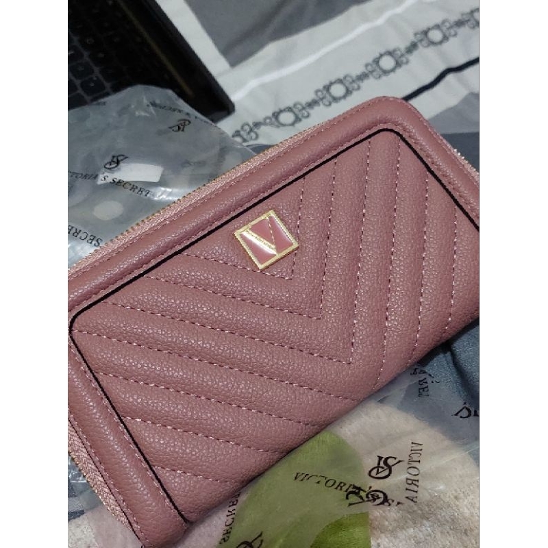 Preloved - Dompet Panjang VS