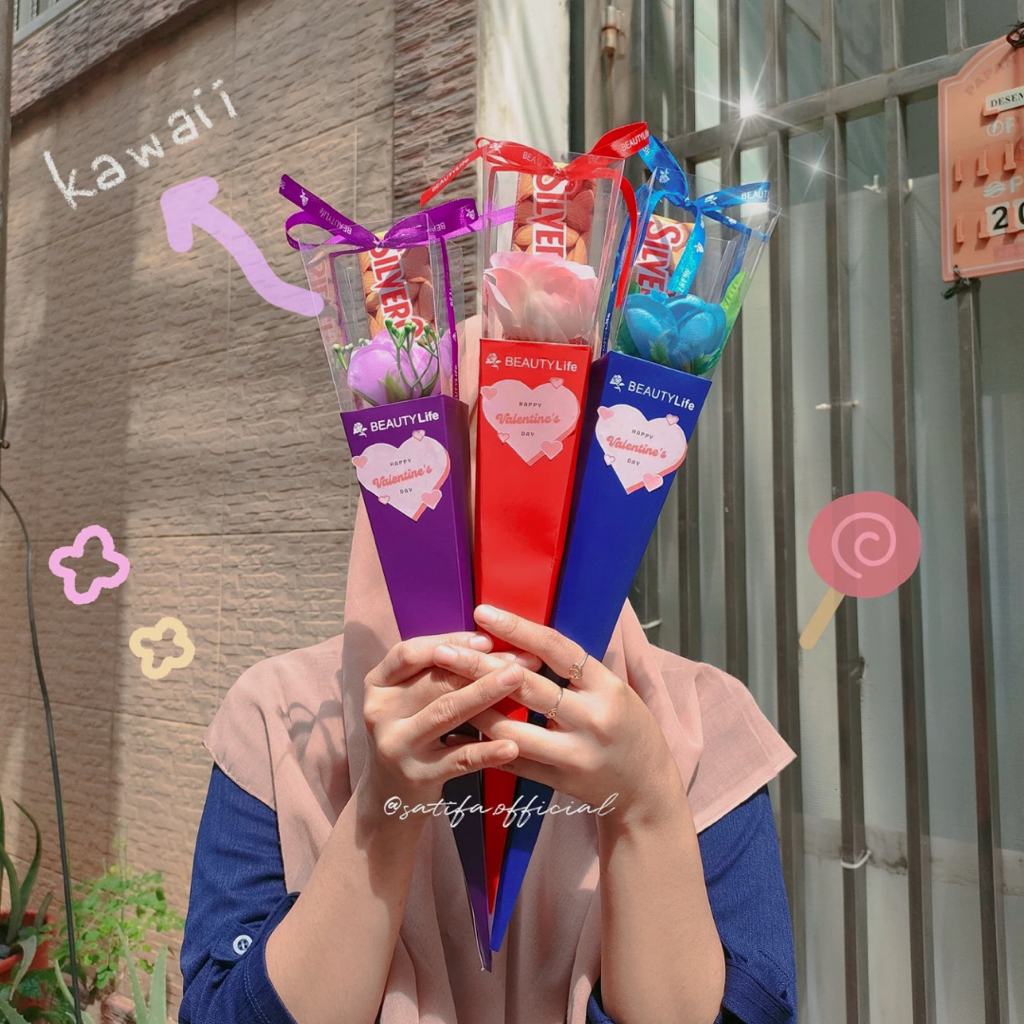 

(READY STOCK) Bouquet Bunga Coklat Silverqueen Ada Lampu Bisa nyala 3 model kelap-kelip Edisi Valentine 2025 / Bucket Hadiah Pacar Valentine Gifts