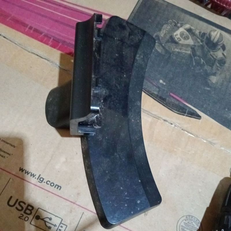 Kaki TV LG 22/24MT48AF