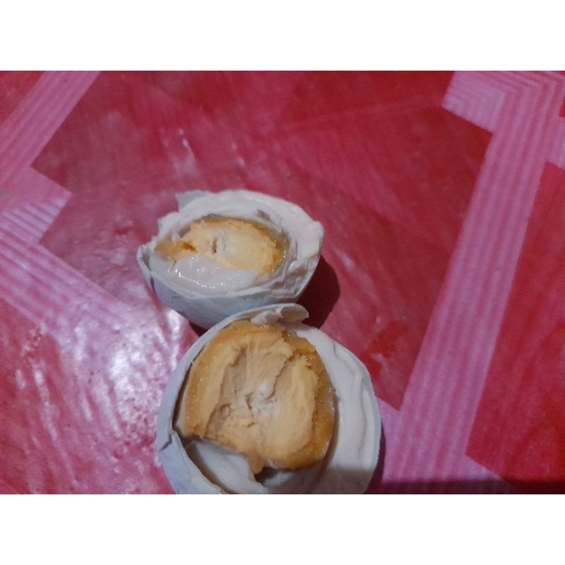 

berbagai ikan asap dan telur asin