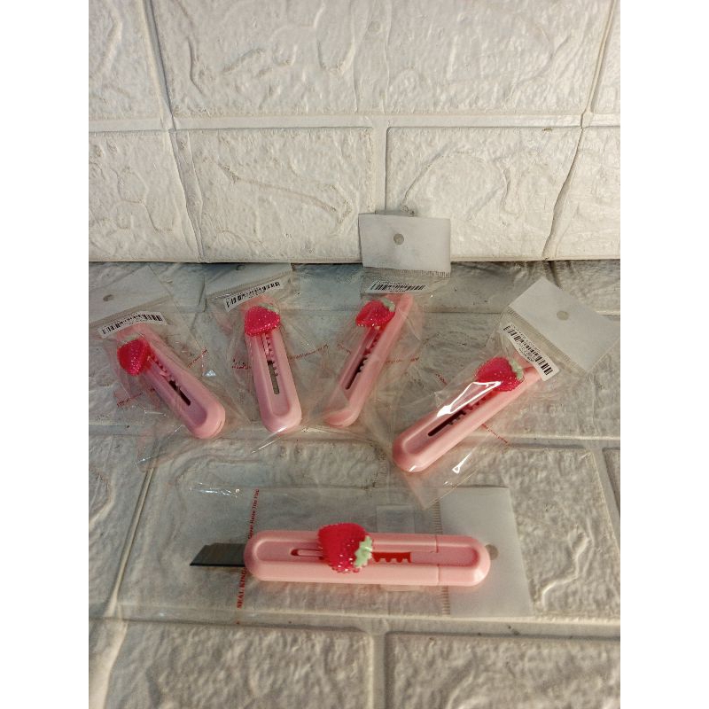 

Cutter Mini Karakter / Keperluan ATK / Pisau Cutter mini