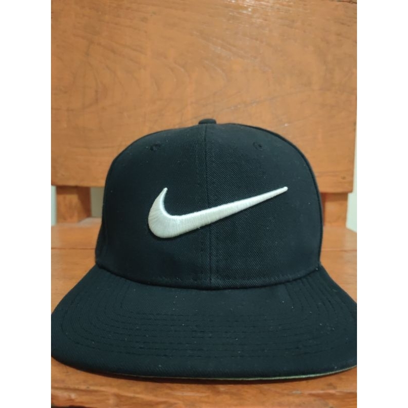 Topi Nike Pro Swoosh Classic