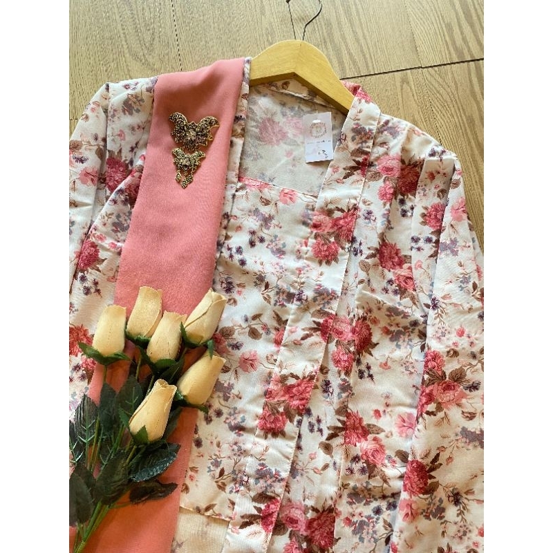 Kebaya Bunga Aurel Ashanty Putih BW Floral Modern Adat Jawa Bridesmaid