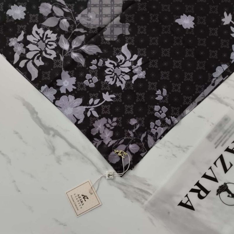 SEGIEMPAT AZARA OSKARA VOAL MOTIF