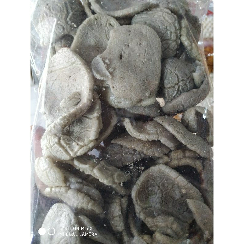 

Kerupuk jengkol khas Banyuwangi