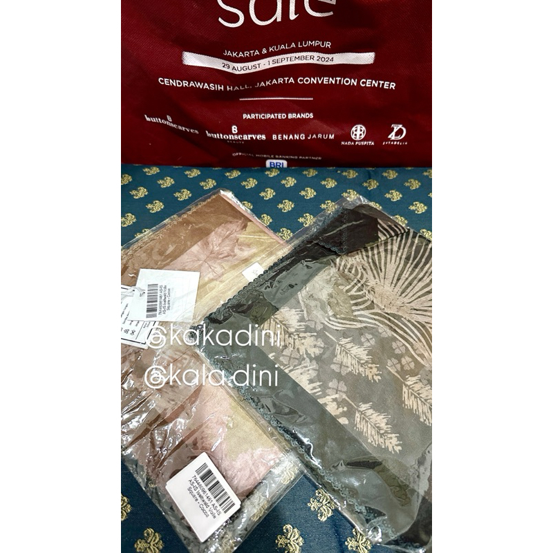 [As is] BUTTONSCARVES ISELTWALD BLACK YALE BLUE COCOA WAREHOUSE SALE