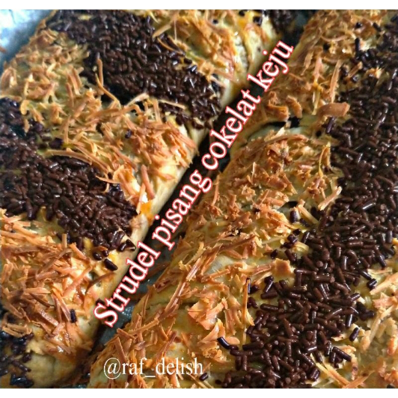 

Strudel pisang cokelat keju