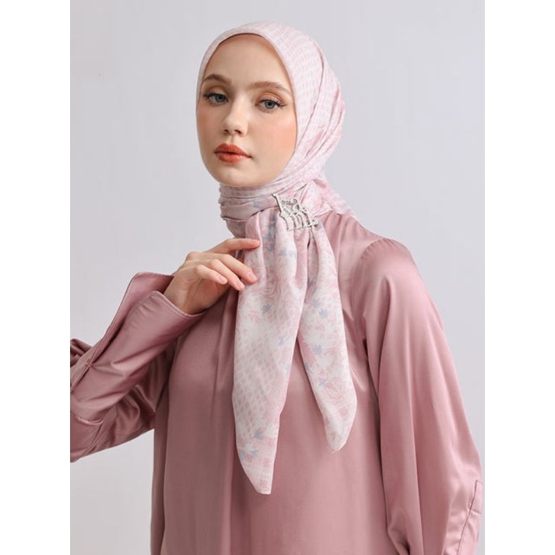 New with tag and box - Baby Pink Orva Raya Scarf by Kamiidea