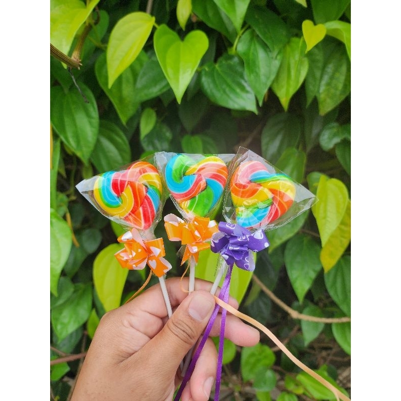 

PERMEN LOLIPOP4 CM BENTUK LOVE HADIAH PITA ISI 20 PCS