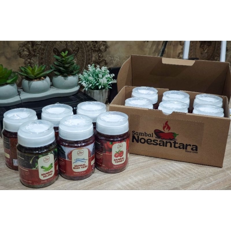 

Sambal Teri, Cumi, Cakalang, Bawang, Tomat, Hijau 175gr Noesantara Khas Indonesia
