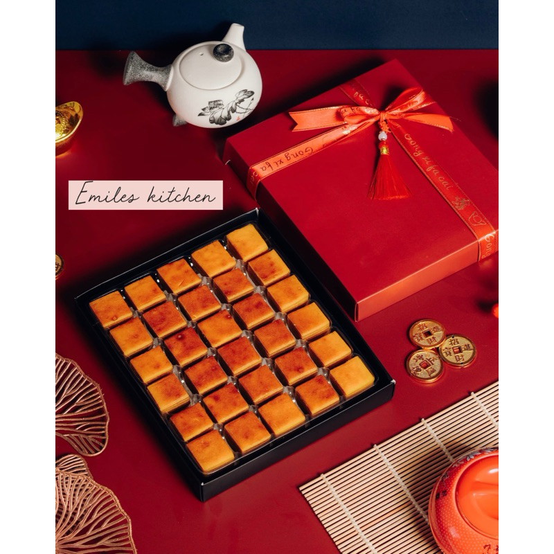 

<Emile's Kitchen > kue lapis legit premium | lapis legit | hampers lapis | hampers imlek | Hampers CNY