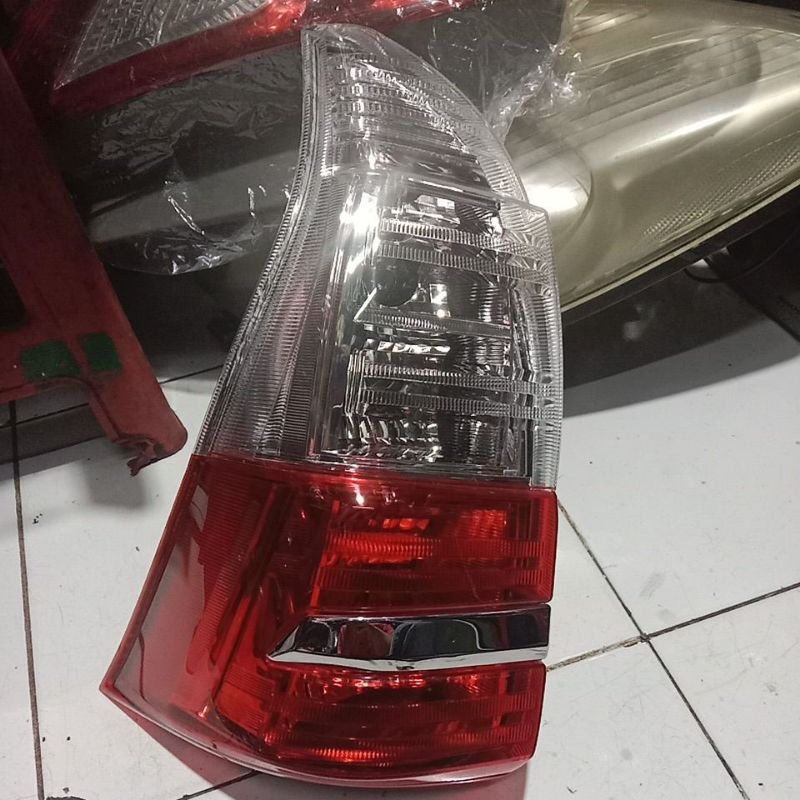 stoplamp lampu belakang avanza velos 2019