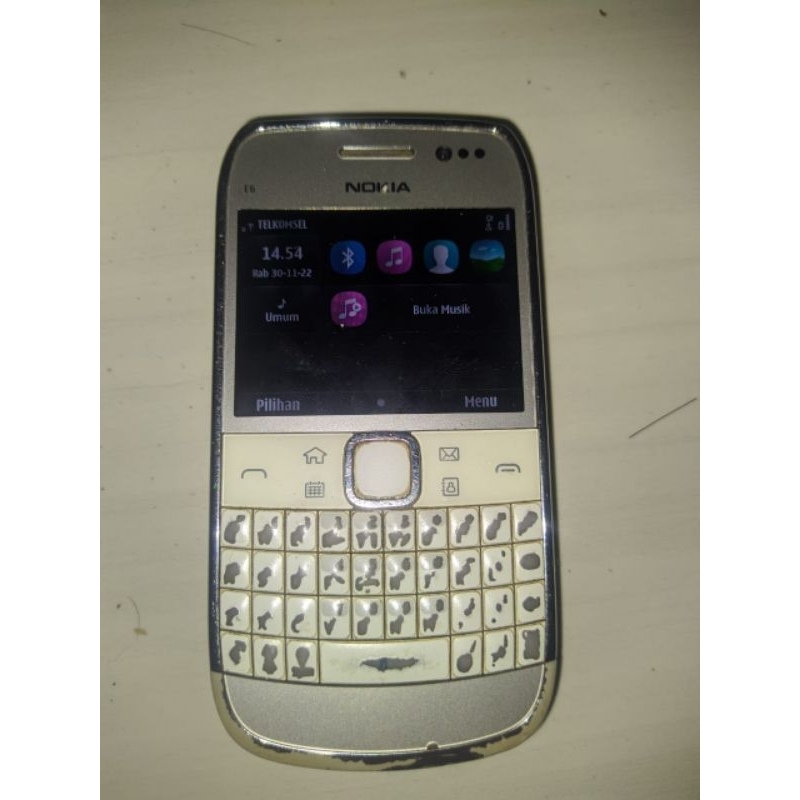 Nokia E6