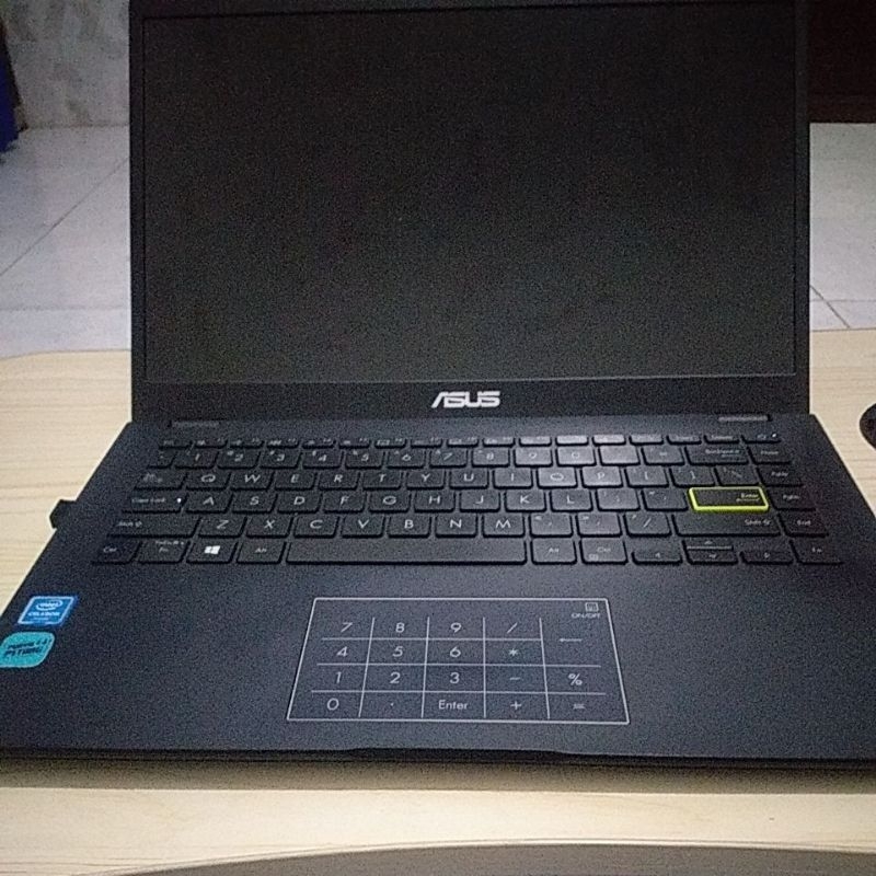 Laptop Asus E410M second