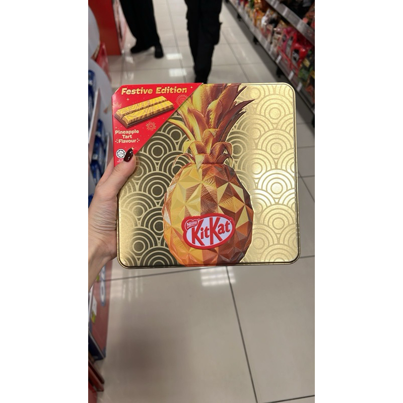 

Coklat Kit Kat Tin Kaleng Feative Spesial Edition Pineapple Tart Kitkat Kaleng Nenas Edisi Imlek