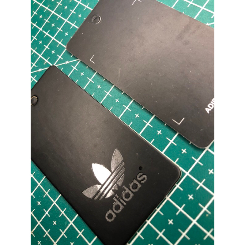 

ADIDAS TAG KEMBANG SUPER TEBAL SUPER PREMIUM CO 1X DI KIRIM 600PCS