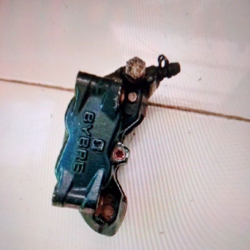 kaliper depan KTM Duke 200