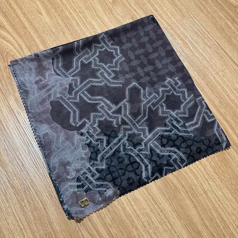 Buttonscarves Haramain Series Voile Square XL (syari) Preloved