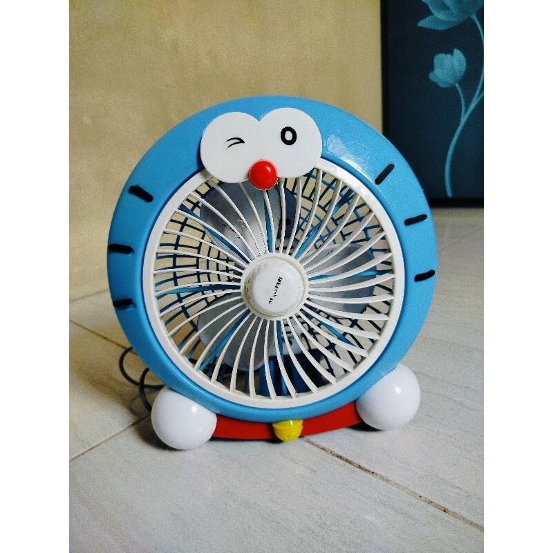kipas angin duduk karakter doraemon