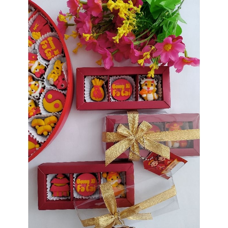 

souvenir sincia CNY premium chocolate isi 3