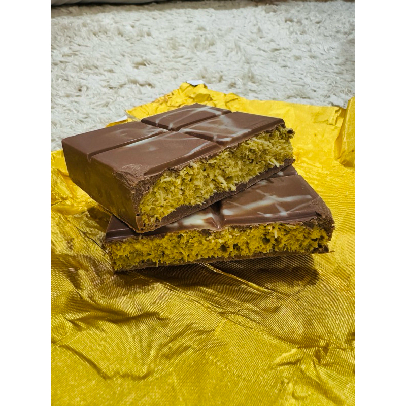 

Chocolate Dubai with Kunafa Pistachio Premium Ingredient