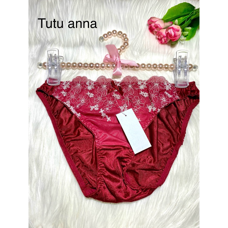 celana dalam wanita  size M renda bahan satin sutra