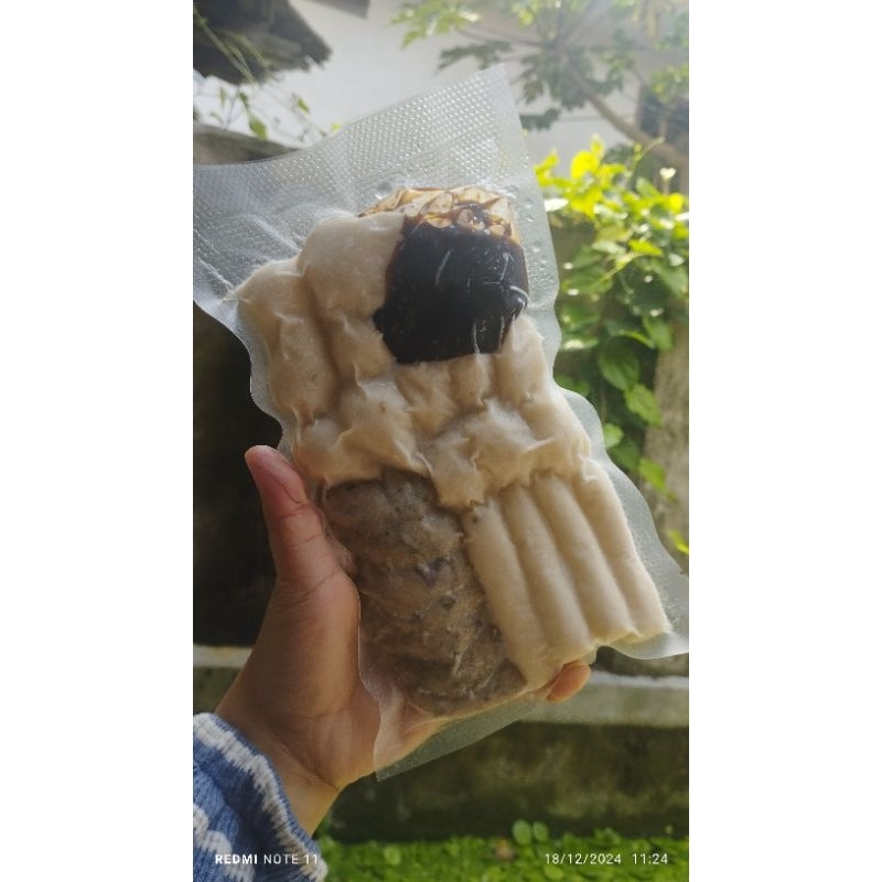

Pempek Ikan Frozen isi 25 pcs