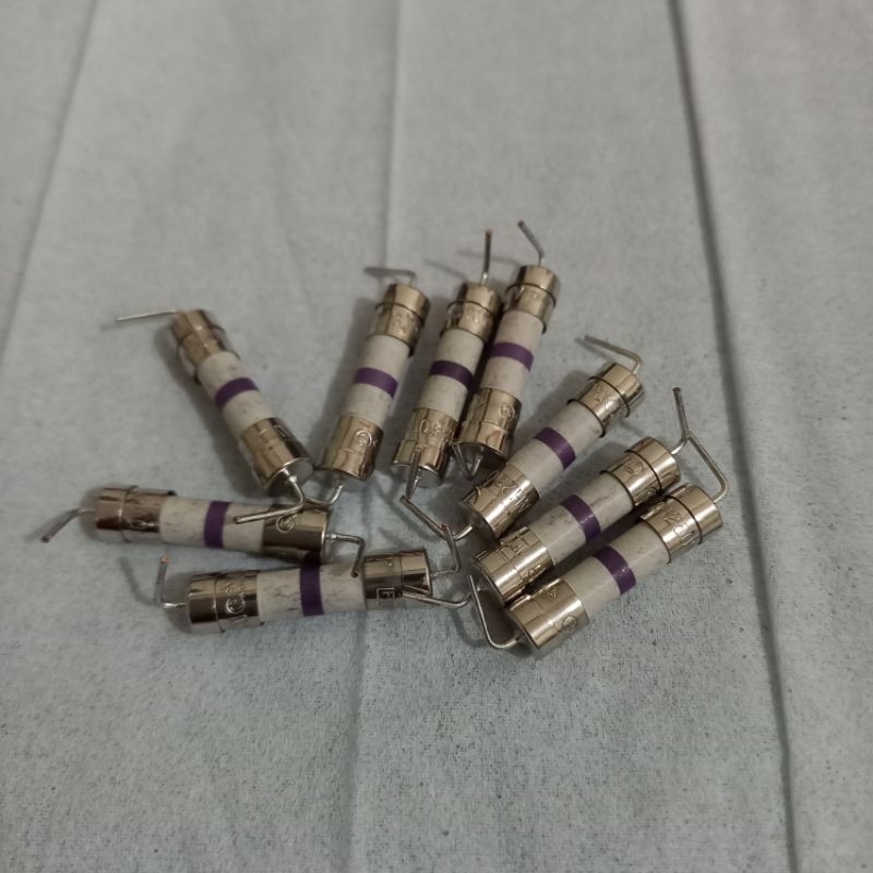 sekring keramik T3.15A 250V ceramic axial lead fuse 3.15A sekring 3,15A