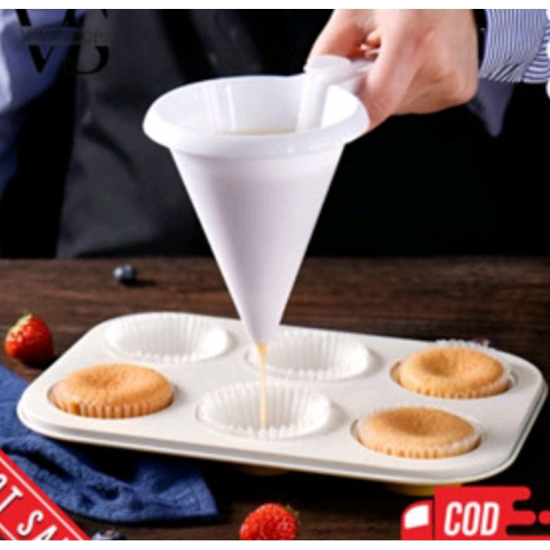 Dispenser adonan kue praktis / corong adonan