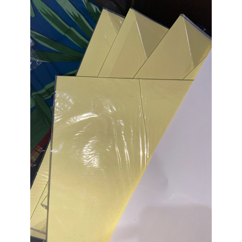 

Kertas Sticker glossy/chromo mengkilap. Ukuran: A4 (21cm x 29,7)cm