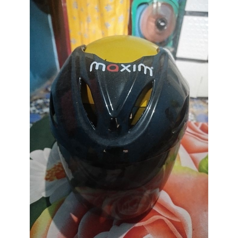 kaca helm maxim