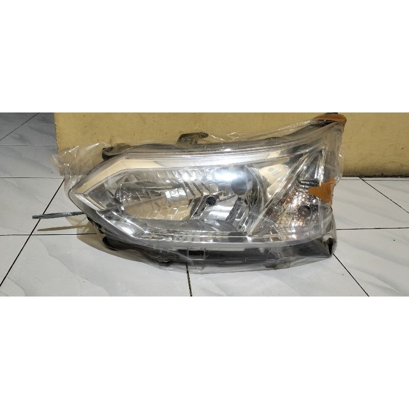 Lampu depan Avanza Xenia th 2016,2017,2018