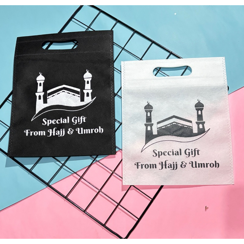 

Tas Bingkisan Oleh Oleh Umroh Souvenir Haji Bahan Spunbond Baitullah Makkah