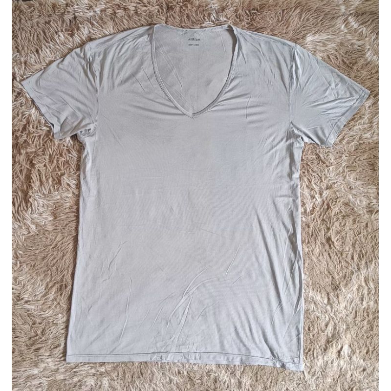 Uniqlo Airism VNeck T-shirt
