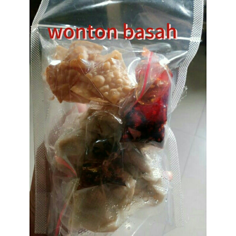 

Wonton basah chili oil