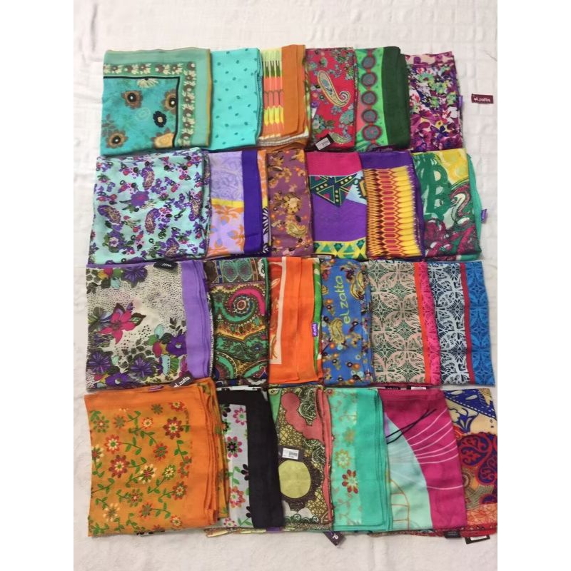 Kerudung segi empat elzatta dan zoya motif