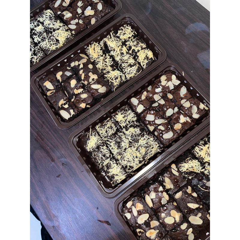 

Premium Fudgy Brownies Half Size by Mamiya