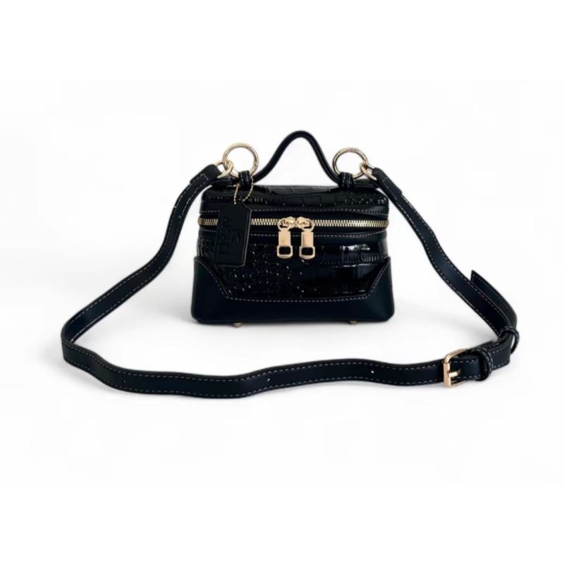 Tas Selempang Hitam dengan Rantai Kulit