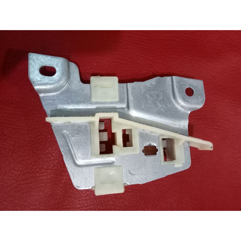 Dudukan kaca power window Ford escape Escudo kanan