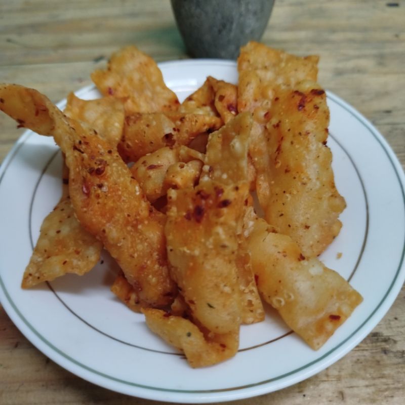 

keripik pangsit asin pedas gurih