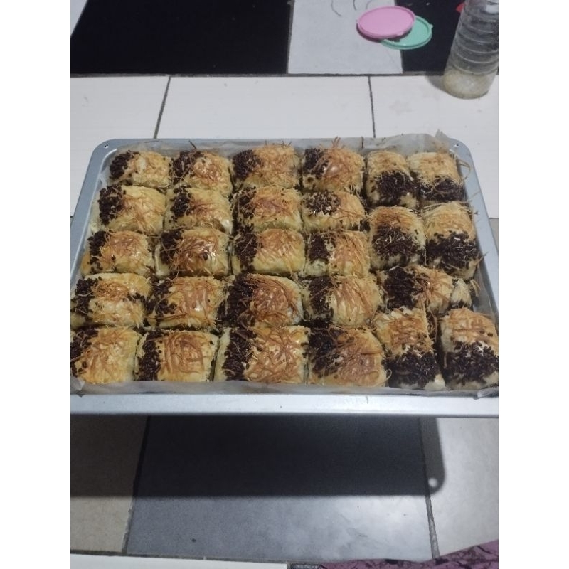 

Bolen pisang coklat keju momris