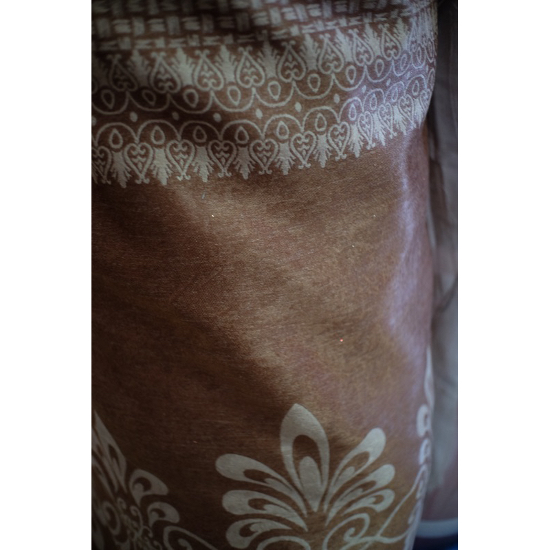 KAIN BAHAN GORDEN  BLUDRU MOTIF BUNGA TERBAIK COKLAT