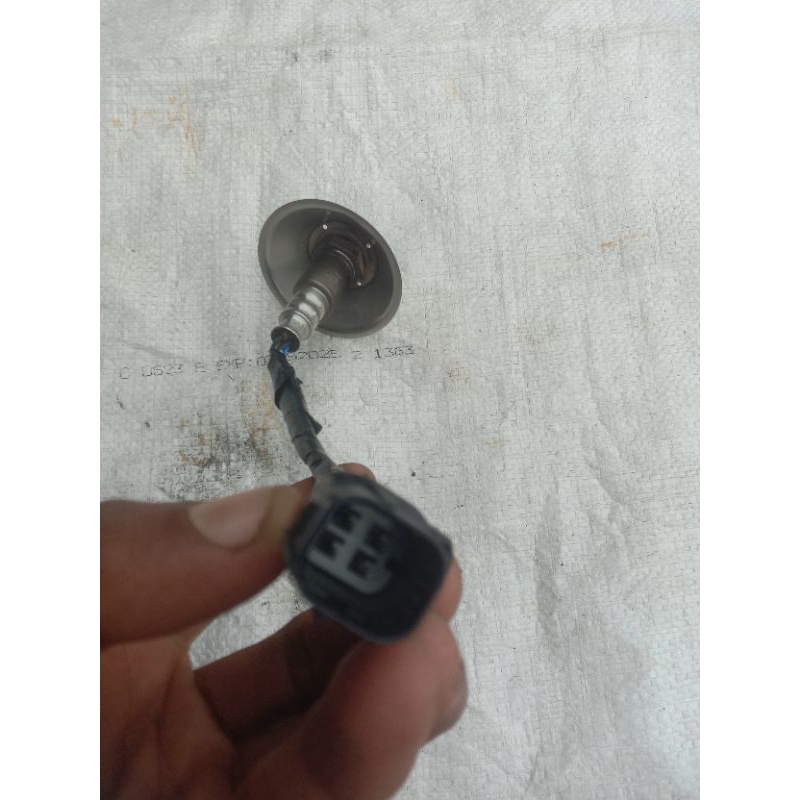 SENSOR OKSIGEN 02 S1 ATAS HONDA BRIO 2012-2015  BARANG ORIGINAL COPOTAN MOBIL MASIH SANGAT BAGUS TER