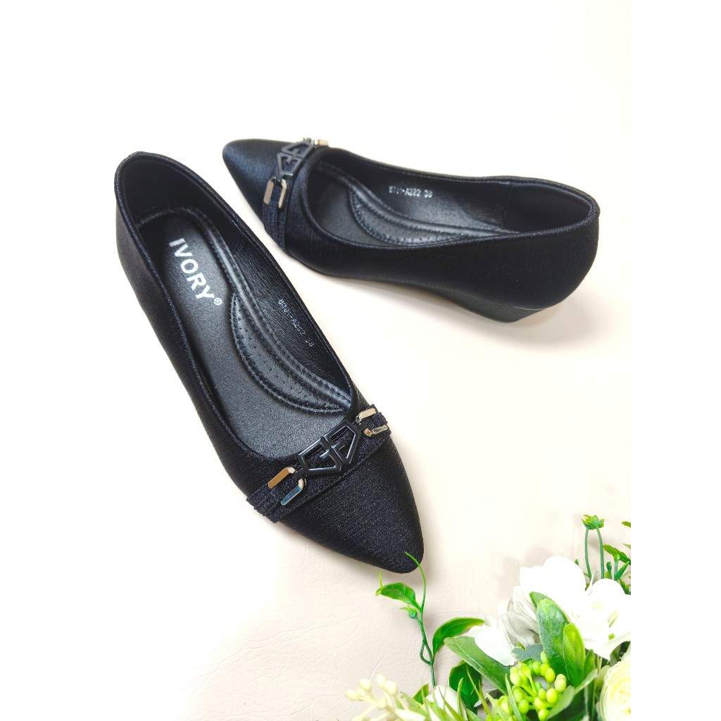 IVORY Sepatu Wanita Wedges Satin Fahion Korea Cantik 8001-A262 Hitam