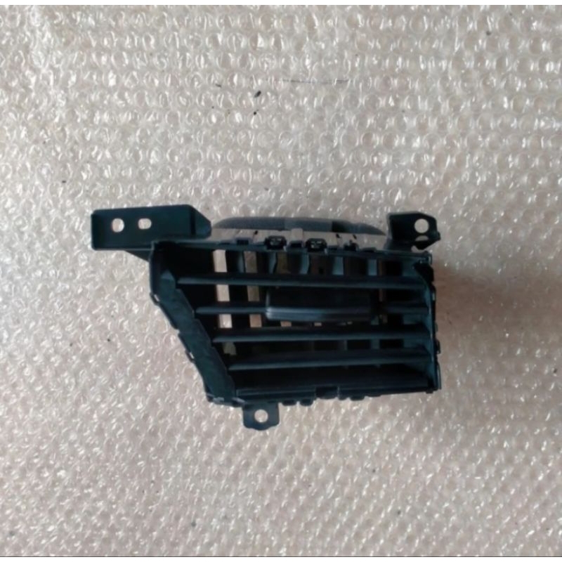 kisi kisi ac kanan Toyota Innova reborn original